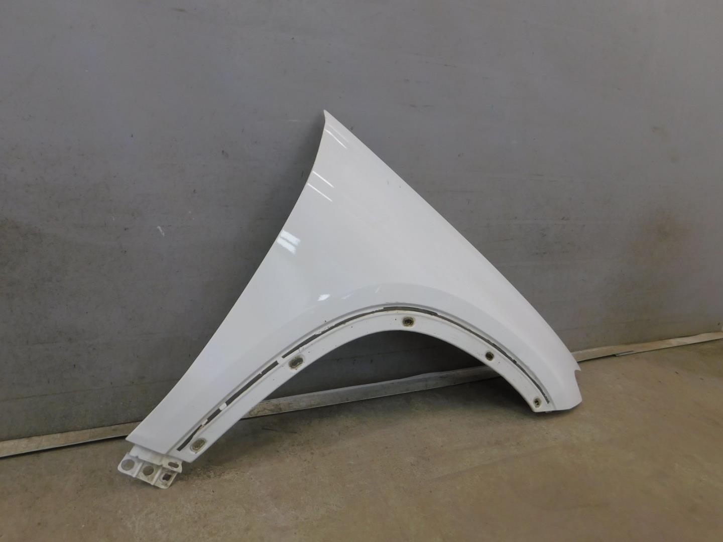 Крыло переднее правое