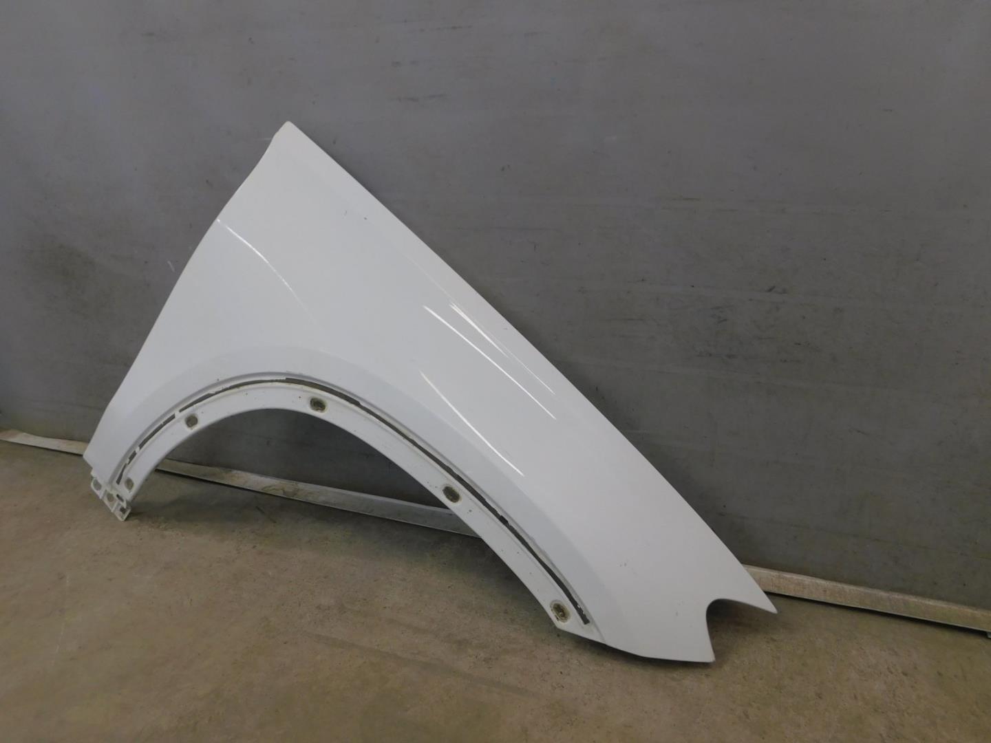 Крыло переднее правое