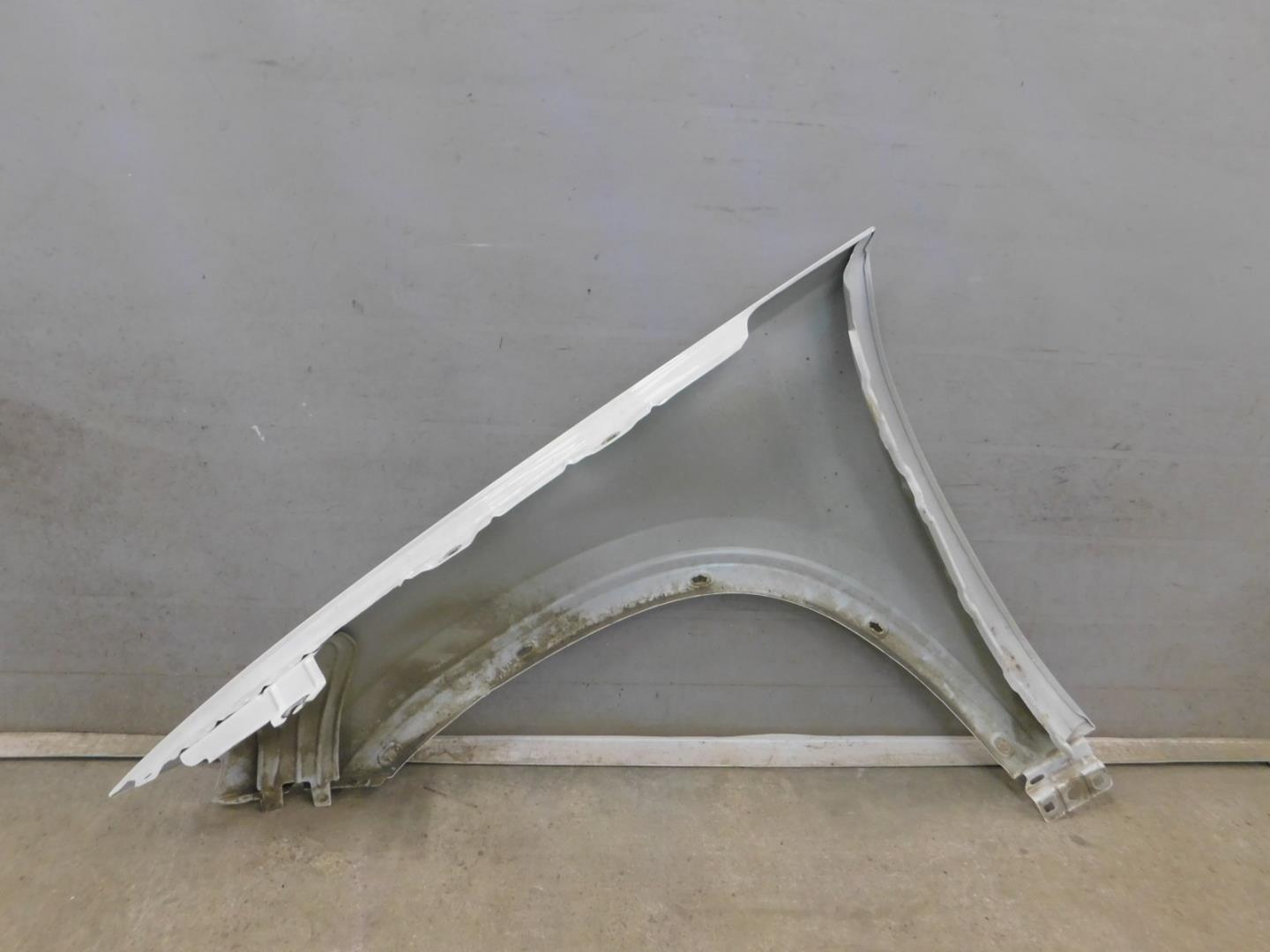 Крыло переднее правое