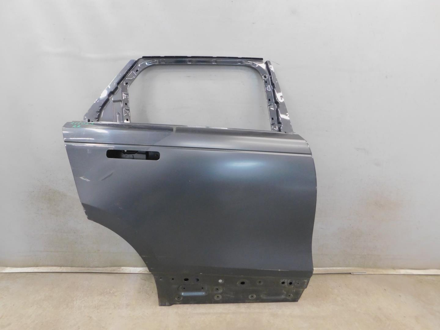 Дверь задняя правая