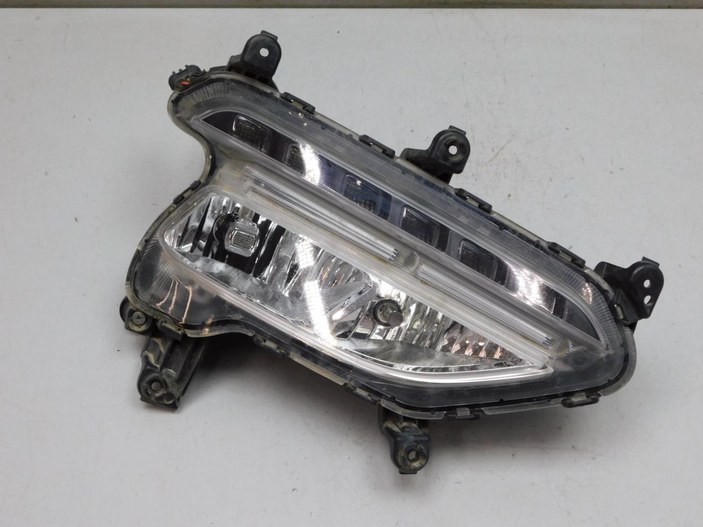 Фара противотуманная правая