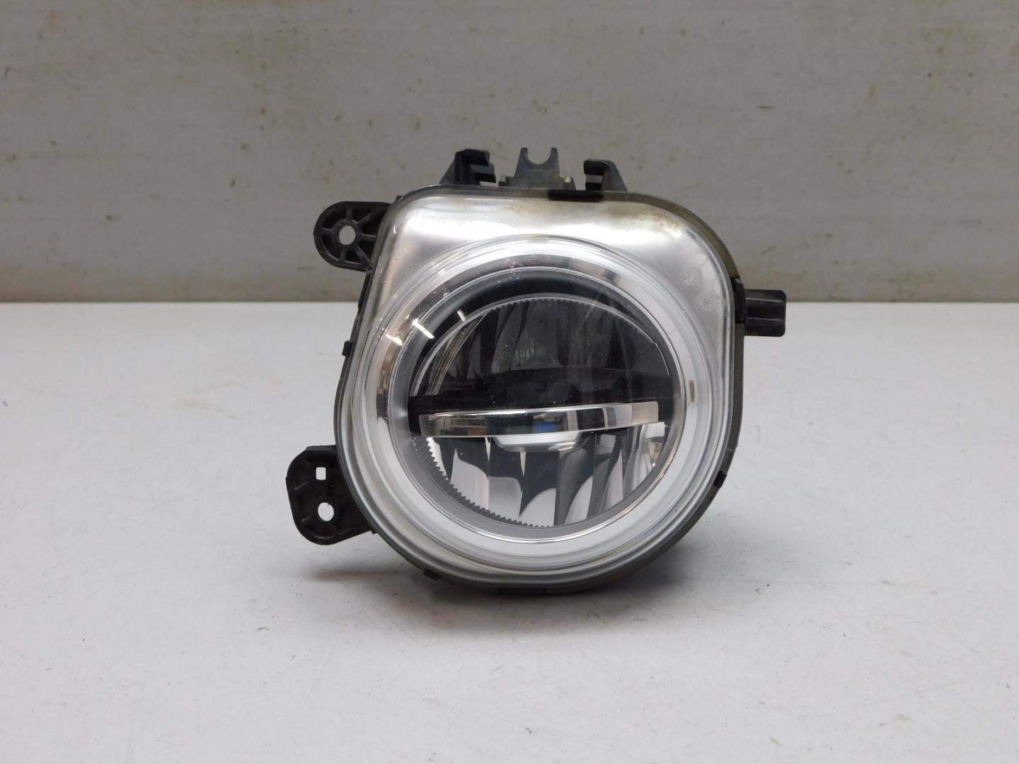 Фара противотуманная левая