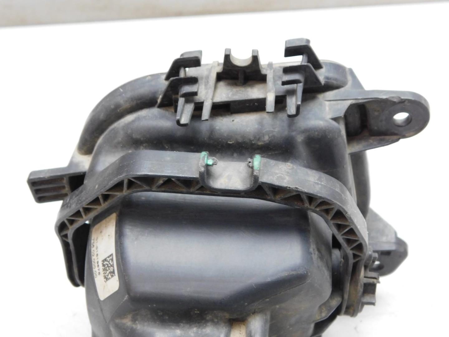 Фара противотуманная левая