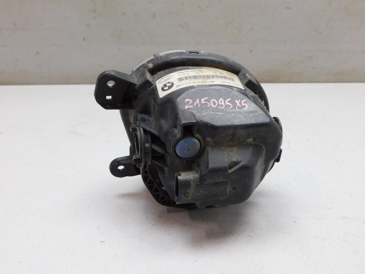 Фара противотуманная левая