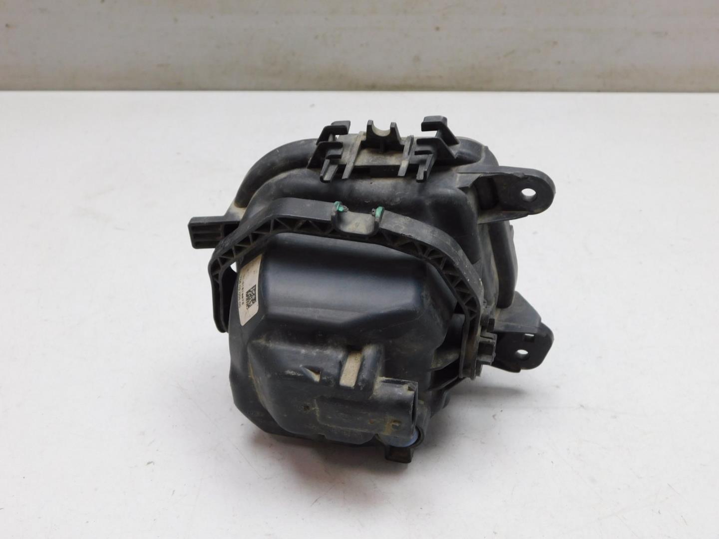 Фара противотуманная левая