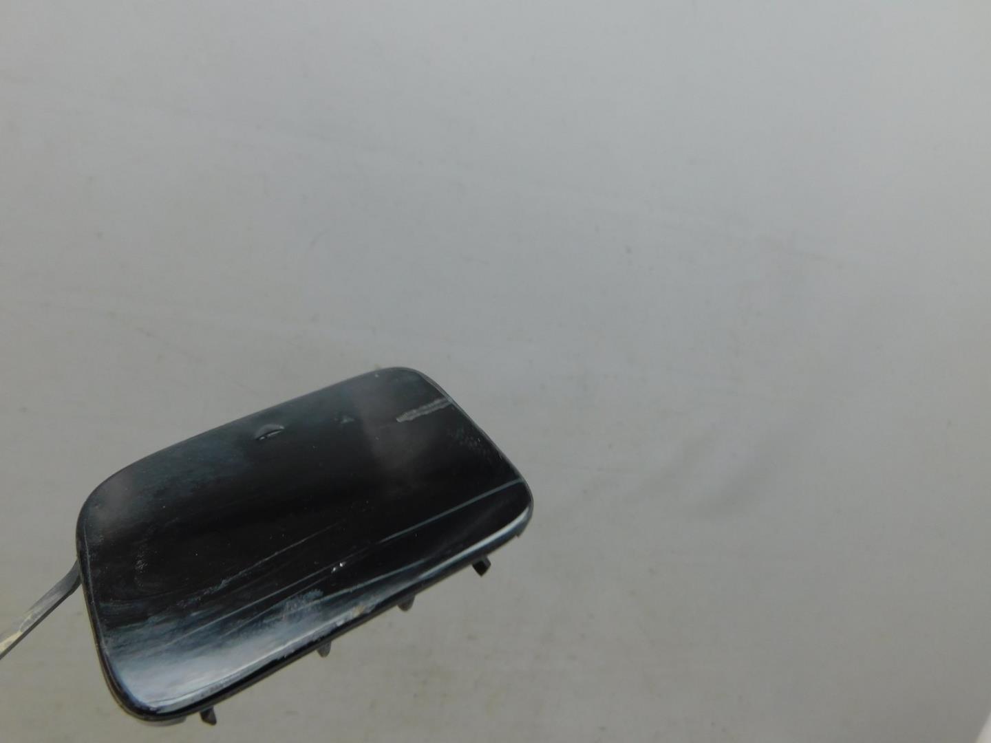 Заглушка буксировочного крюка