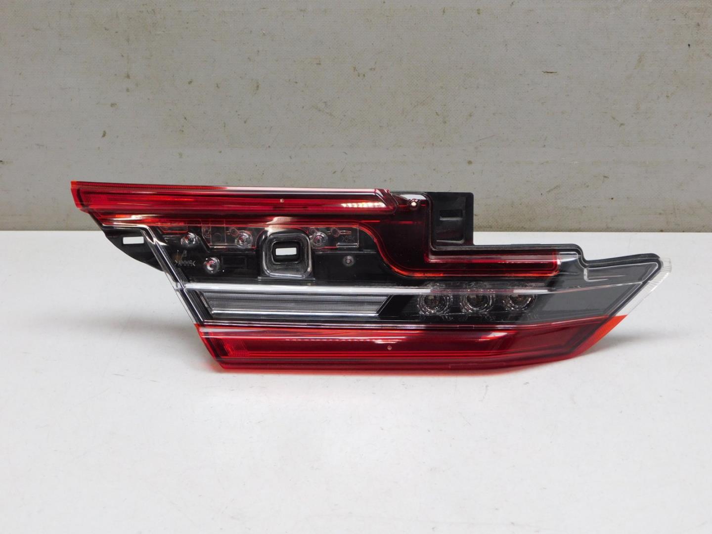 Фонарь задний внутренний левый