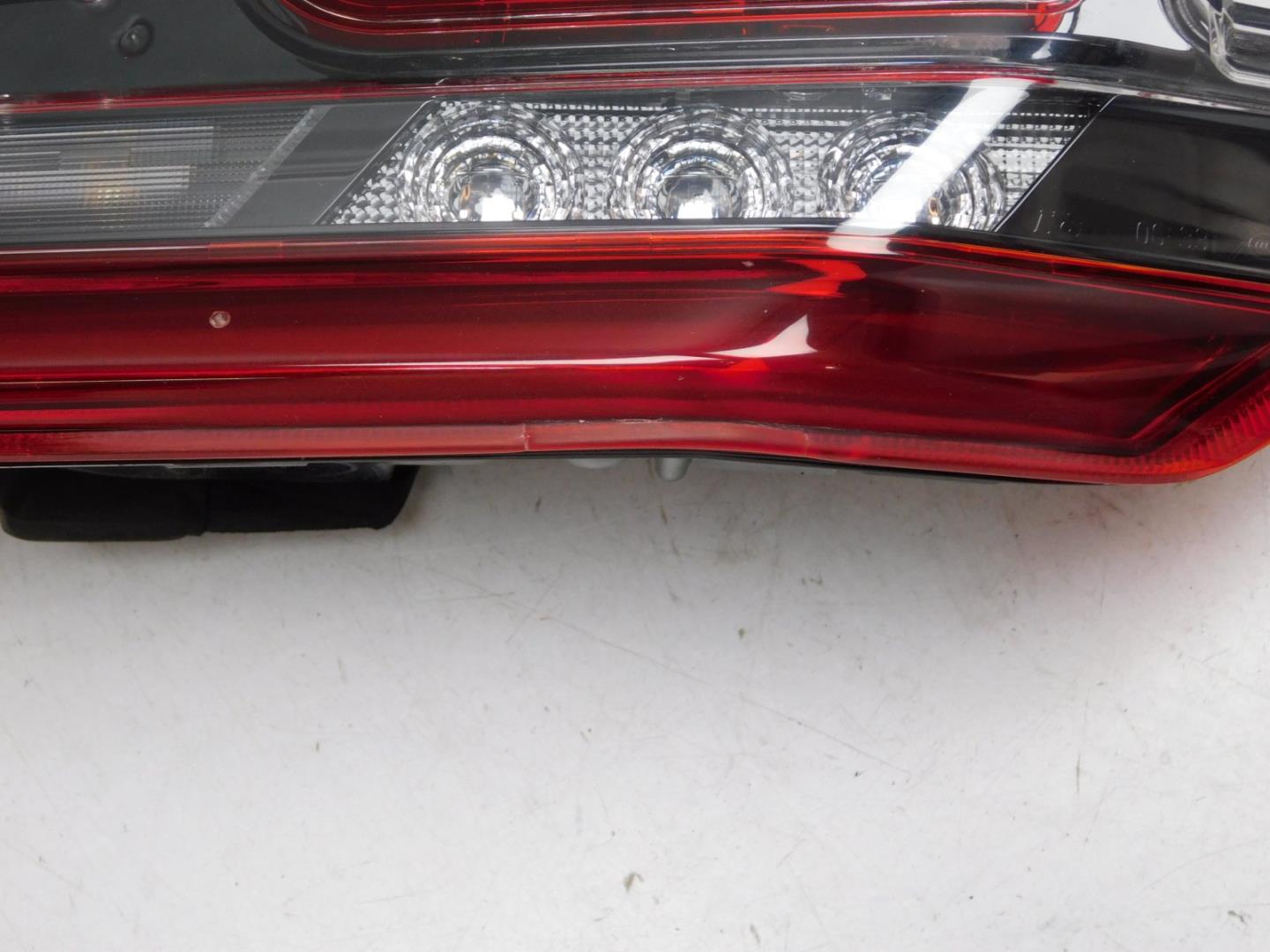 Фонарь задний внутренний левый