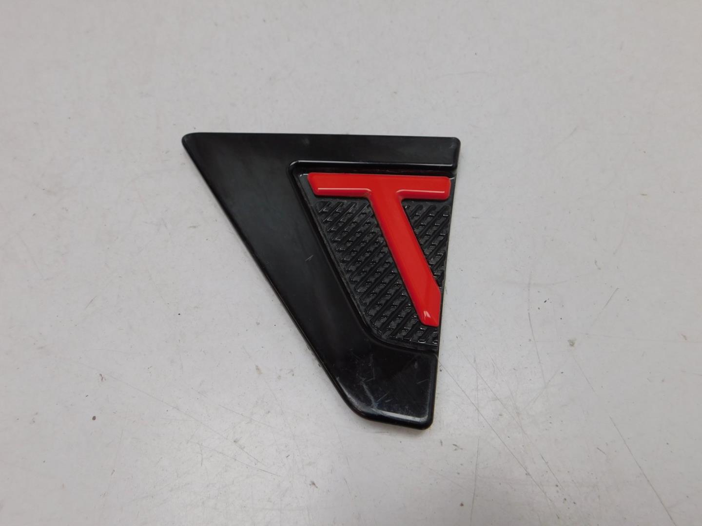 Накладка переднего крыла левого