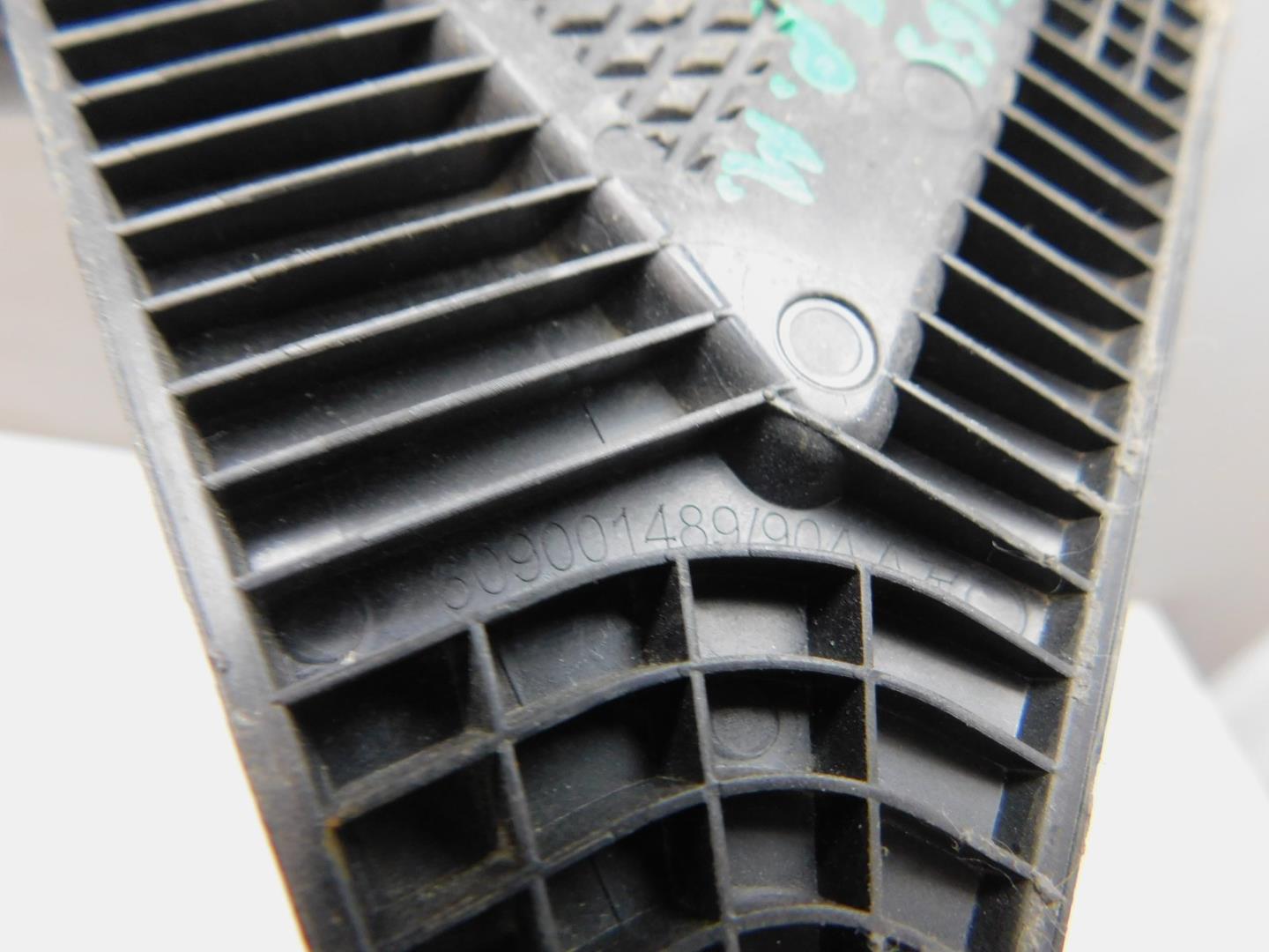 Накладка переднего крыла левого