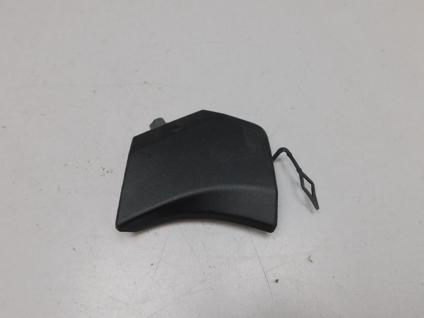 Заглушка буксировочного крюка