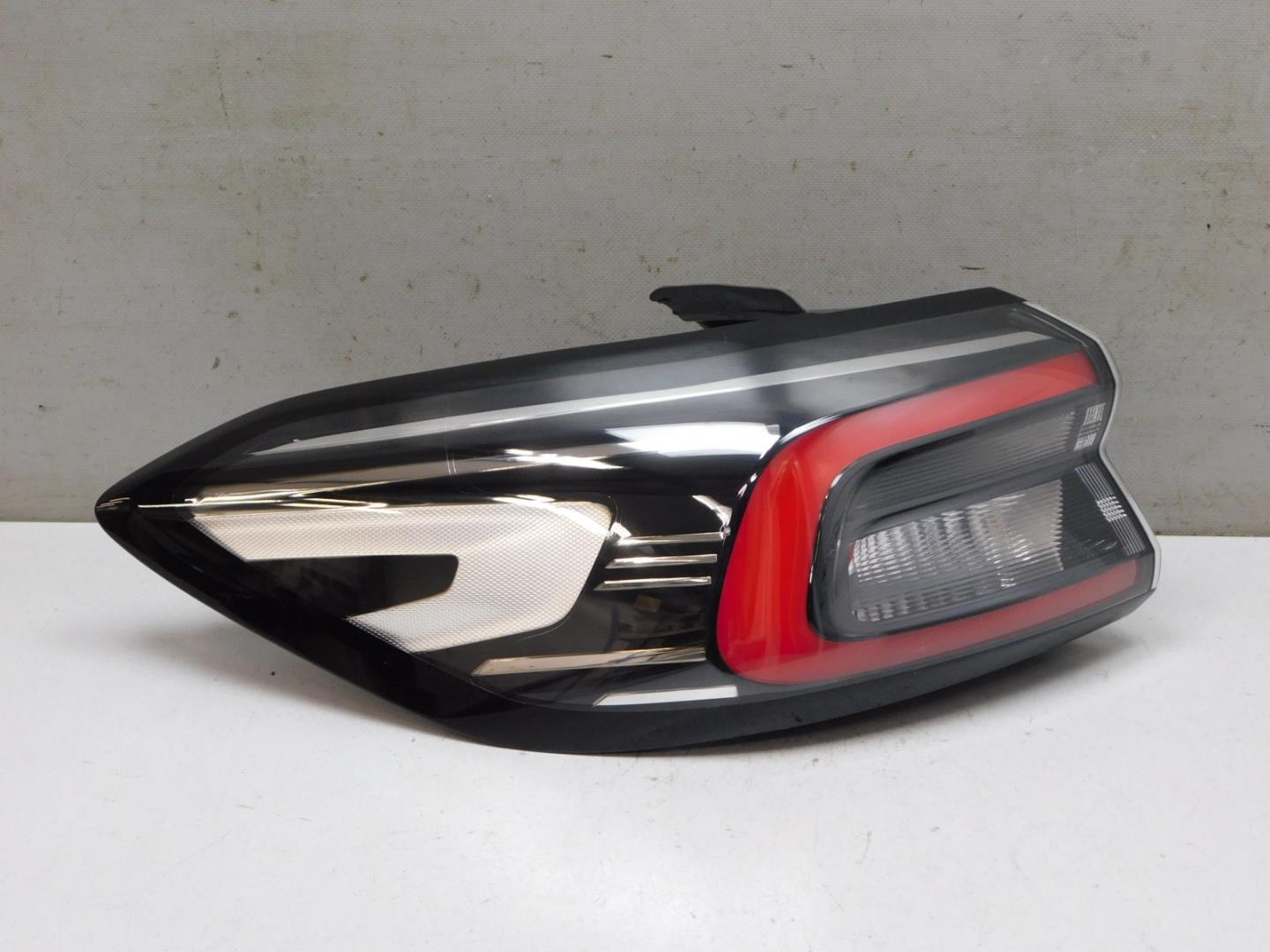 Фонарь задний наружный левый