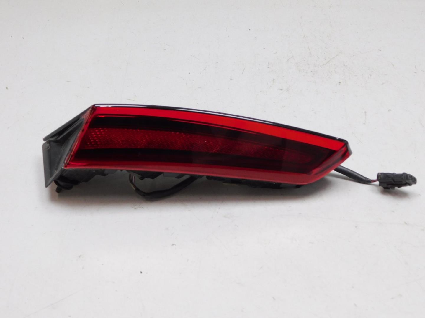 Фонарь задний внутренний левый