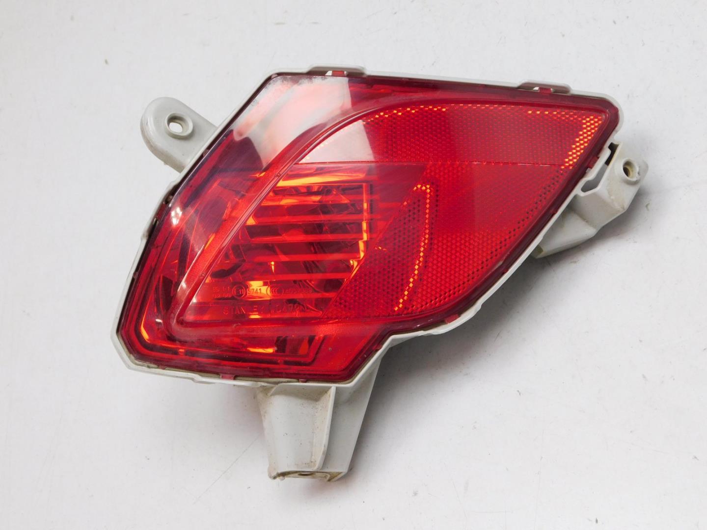 Фонарь задний в бампер левый