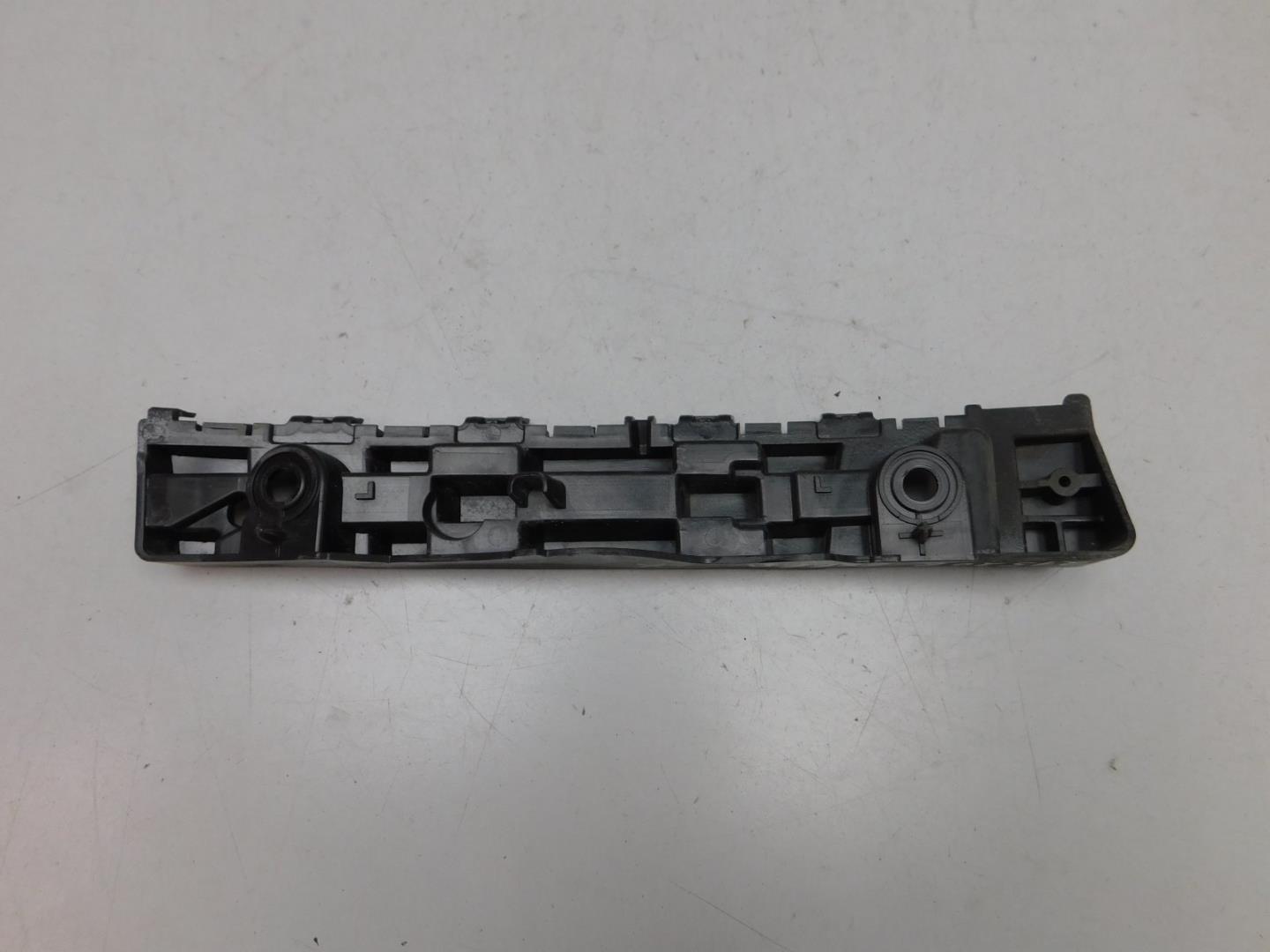 Кронштейн переднего бампера