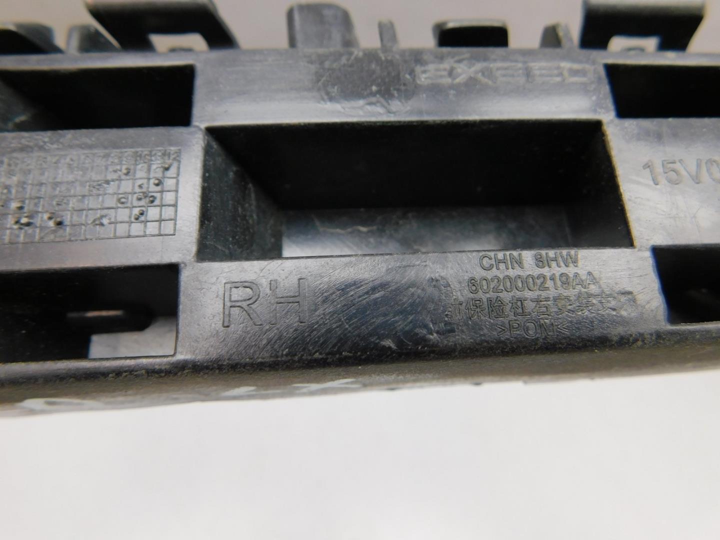 Кронштейн переднего бампера