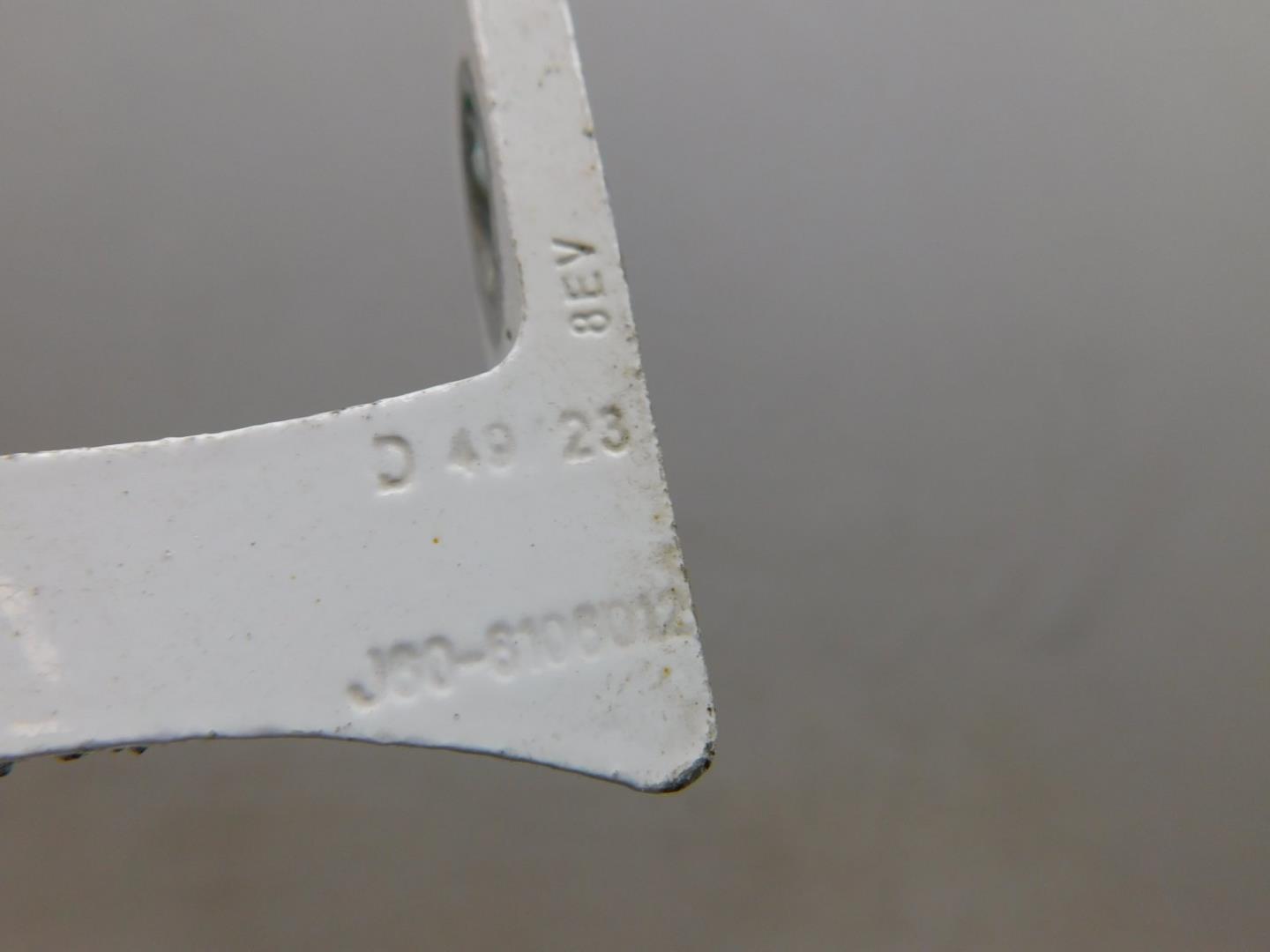 Петля двери передней левой верхняя