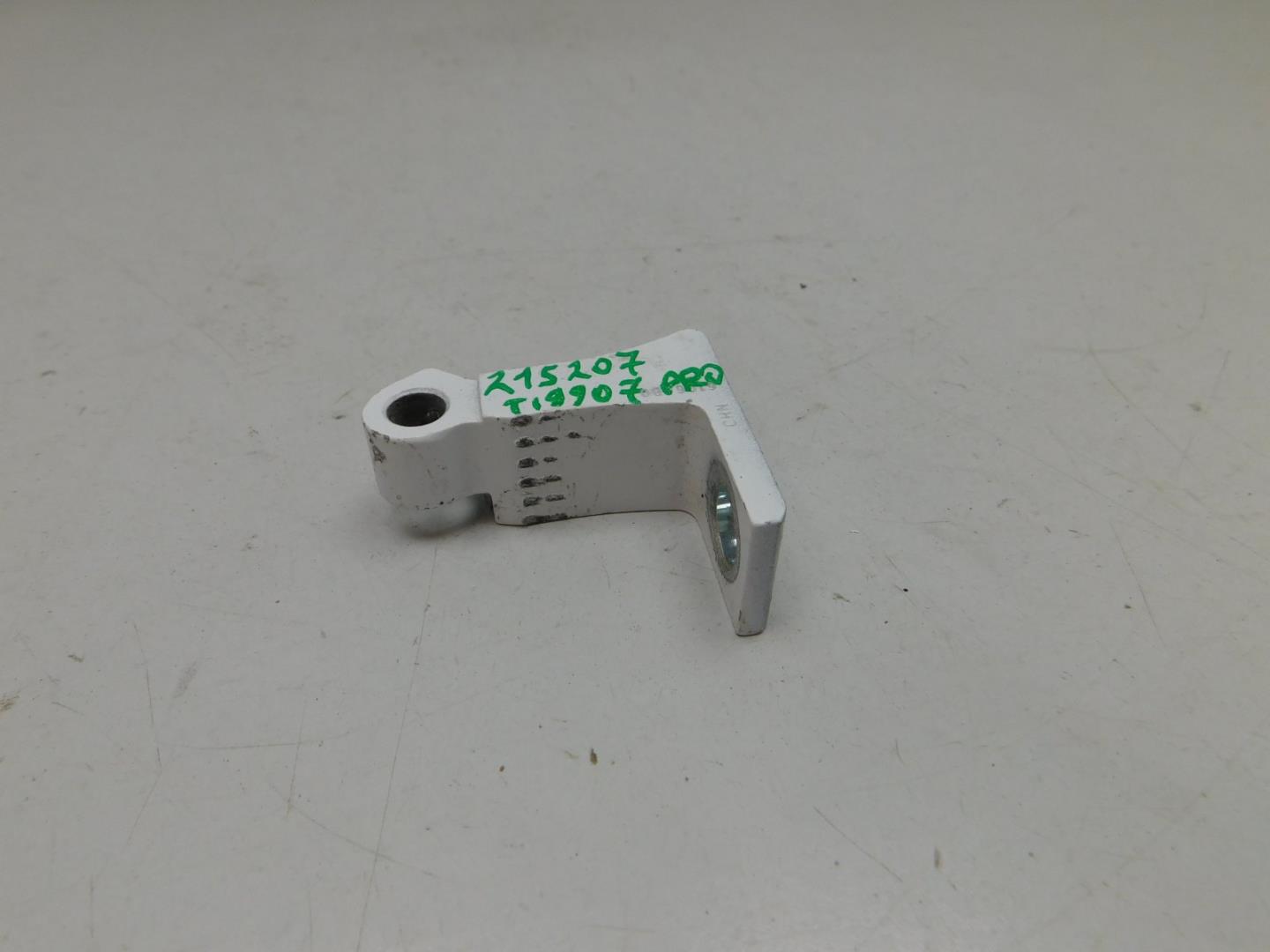 Петля двери передней левой верхняя