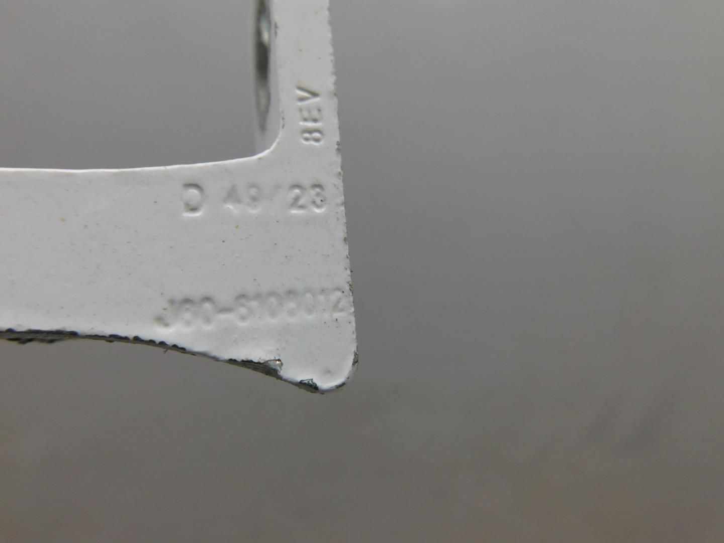 Петля двери передней левой верхняя