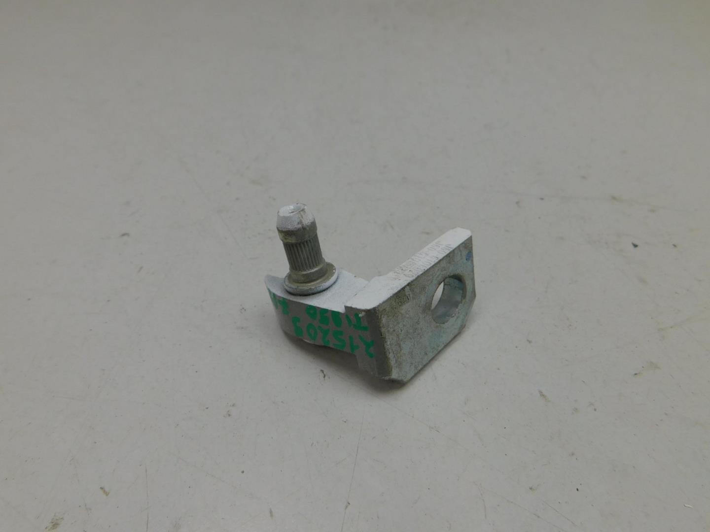 Петля двери передней правой верхняя