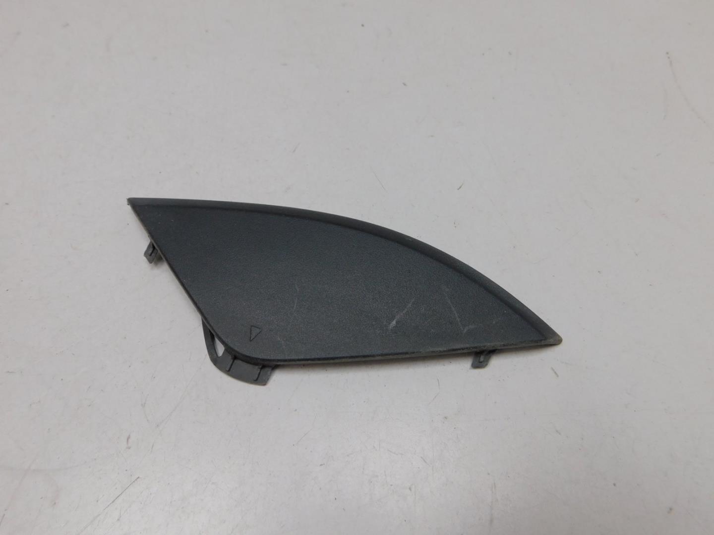 Заглушка буксировочного крюка