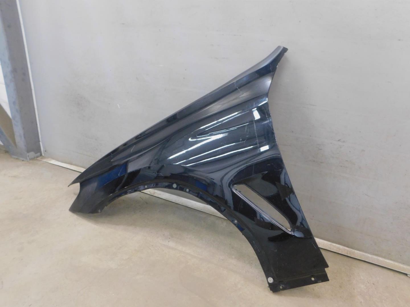 Крыло переднее левое