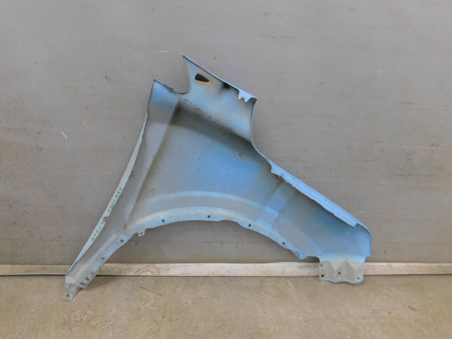 Крыло переднее левое