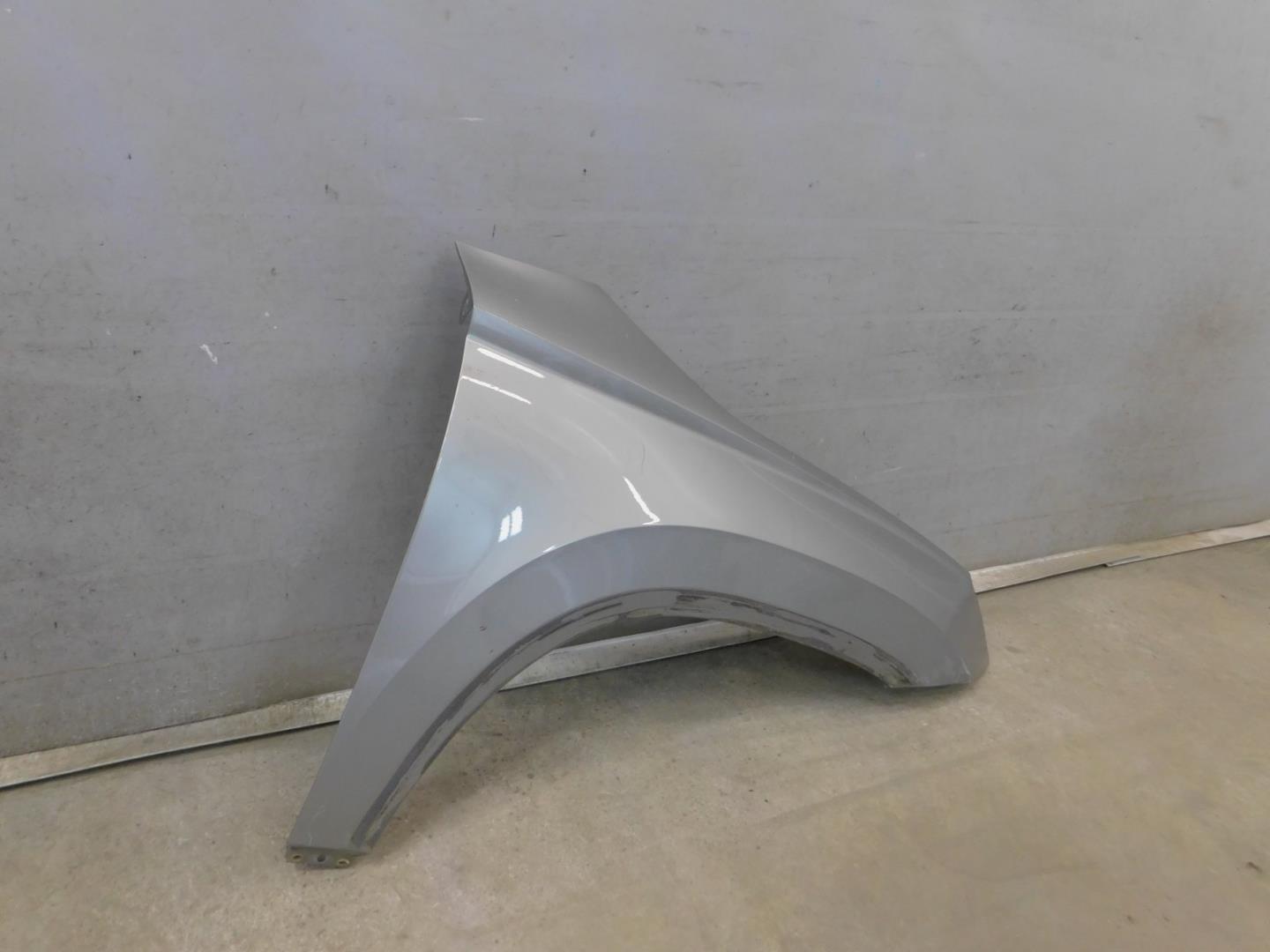 Крыло переднее правое