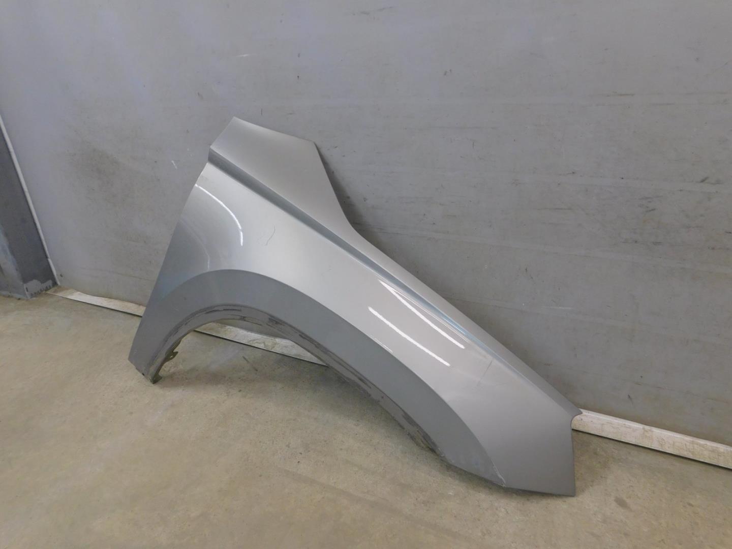 Крыло переднее правое