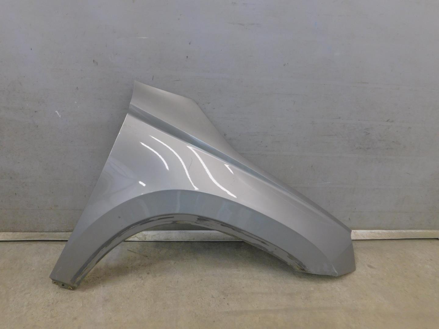 Крыло переднее правое