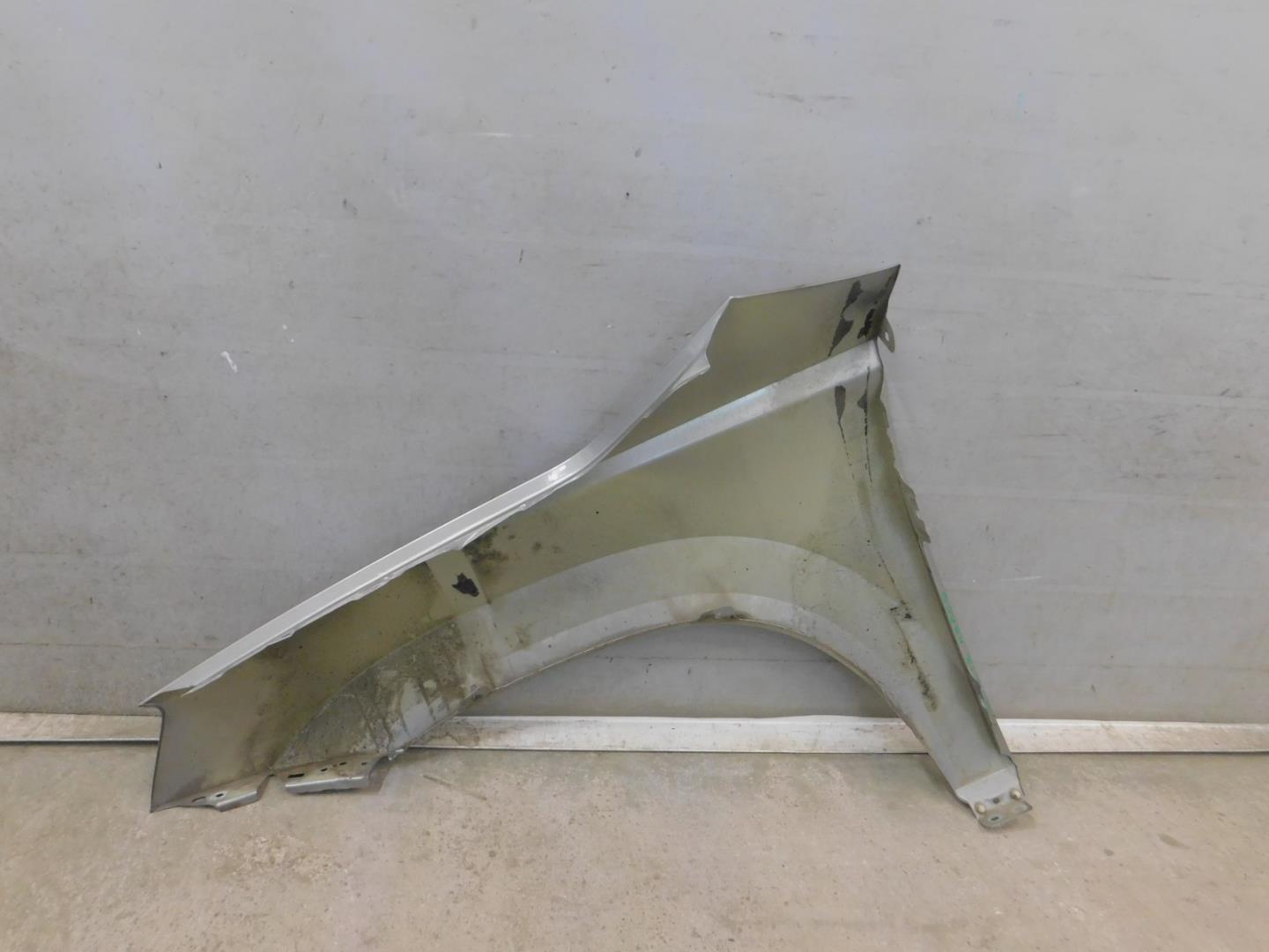 Крыло переднее правое