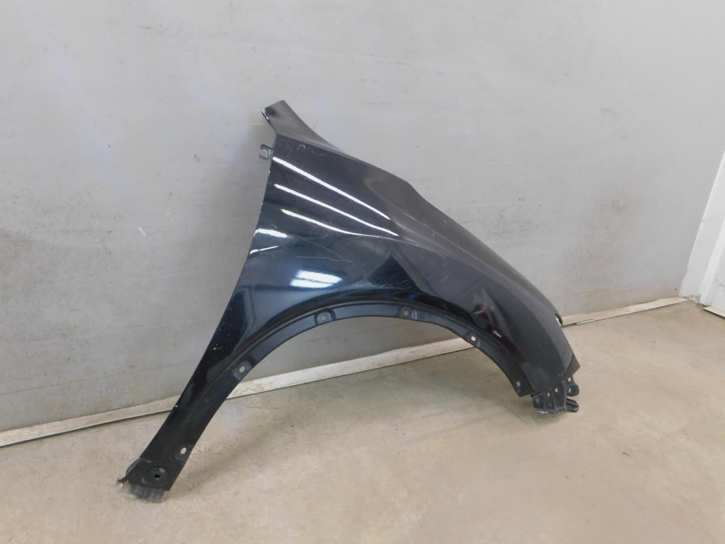 Крыло переднее правое