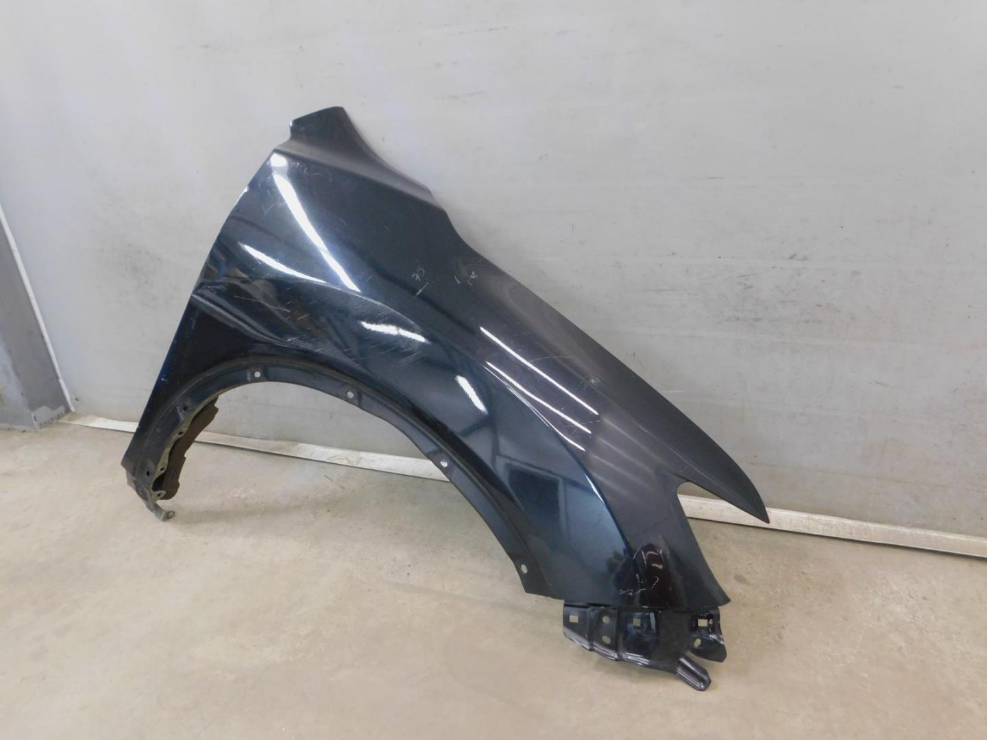 Крыло переднее правое