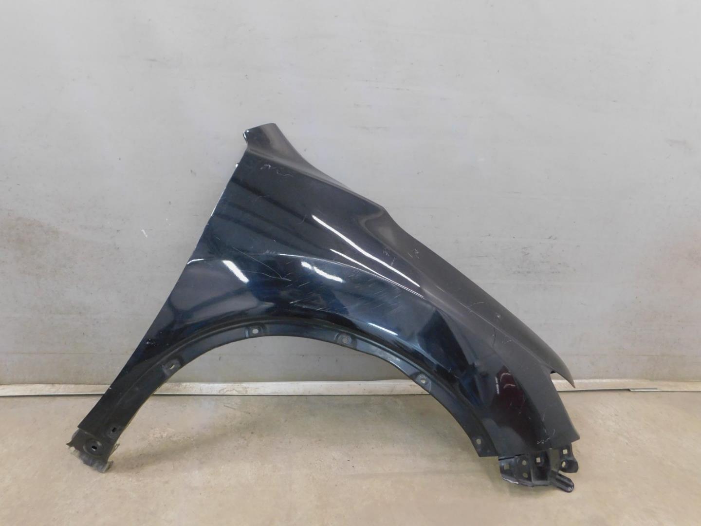 Крыло переднее правое