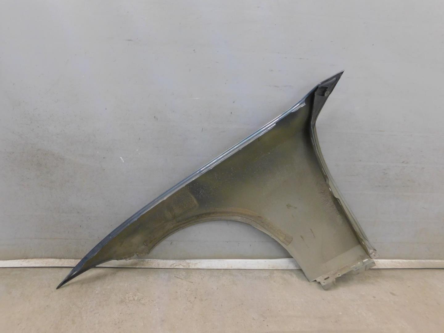 Крыло переднее правое