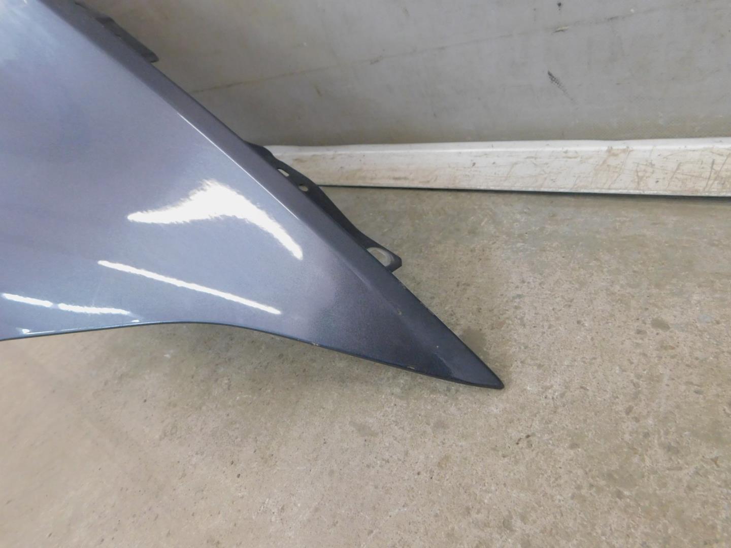 Крыло переднее правое