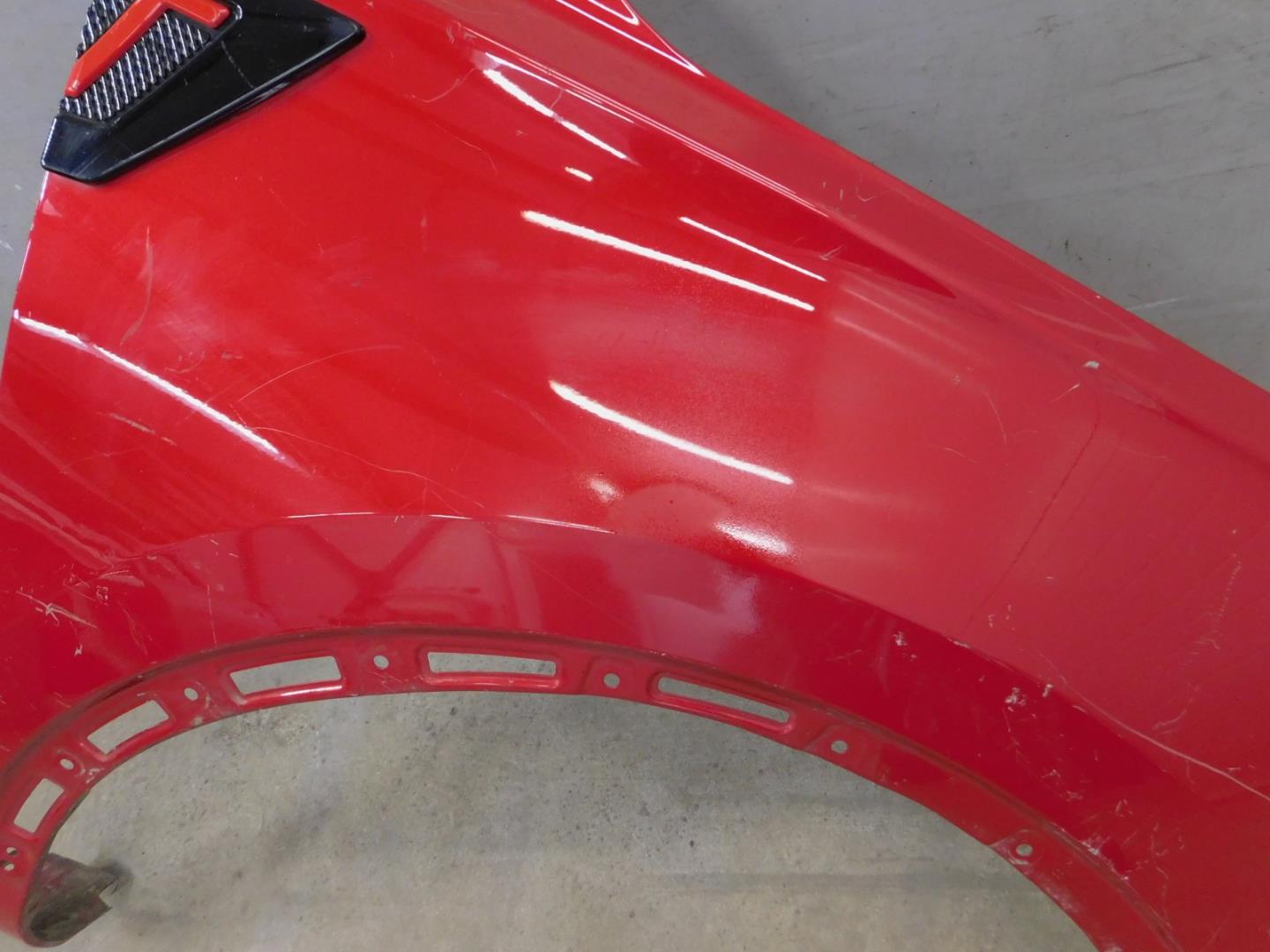 Крыло переднее правое