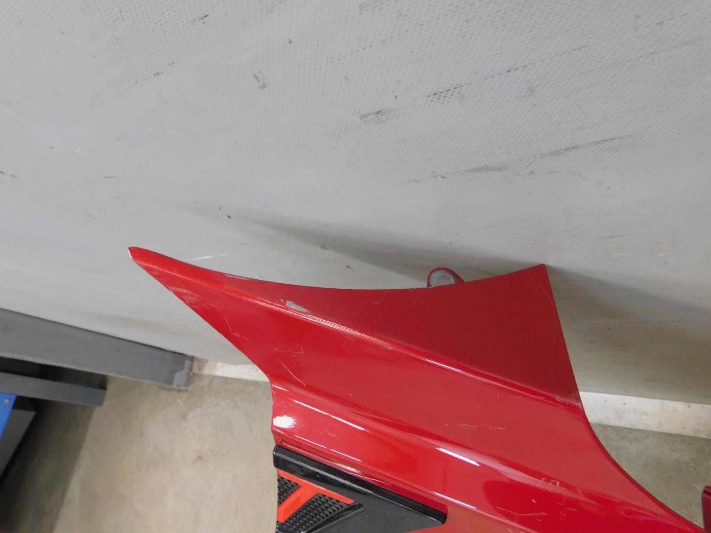 Крыло переднее правое