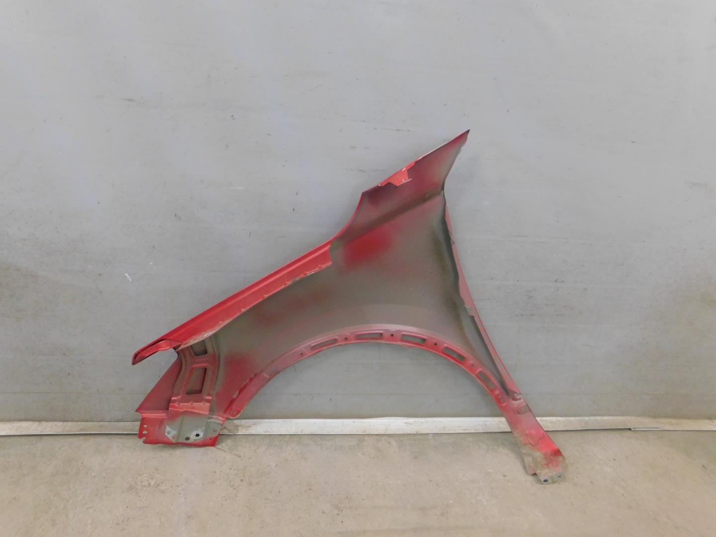 Крыло переднее правое