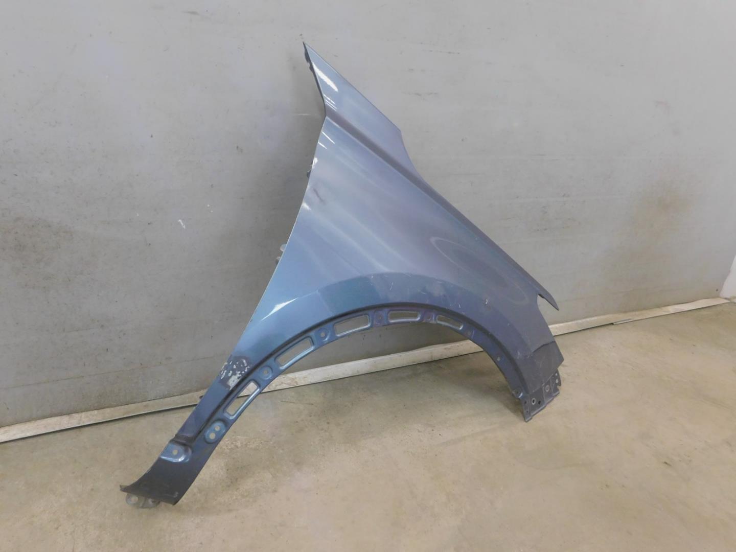 Крыло переднее правое
