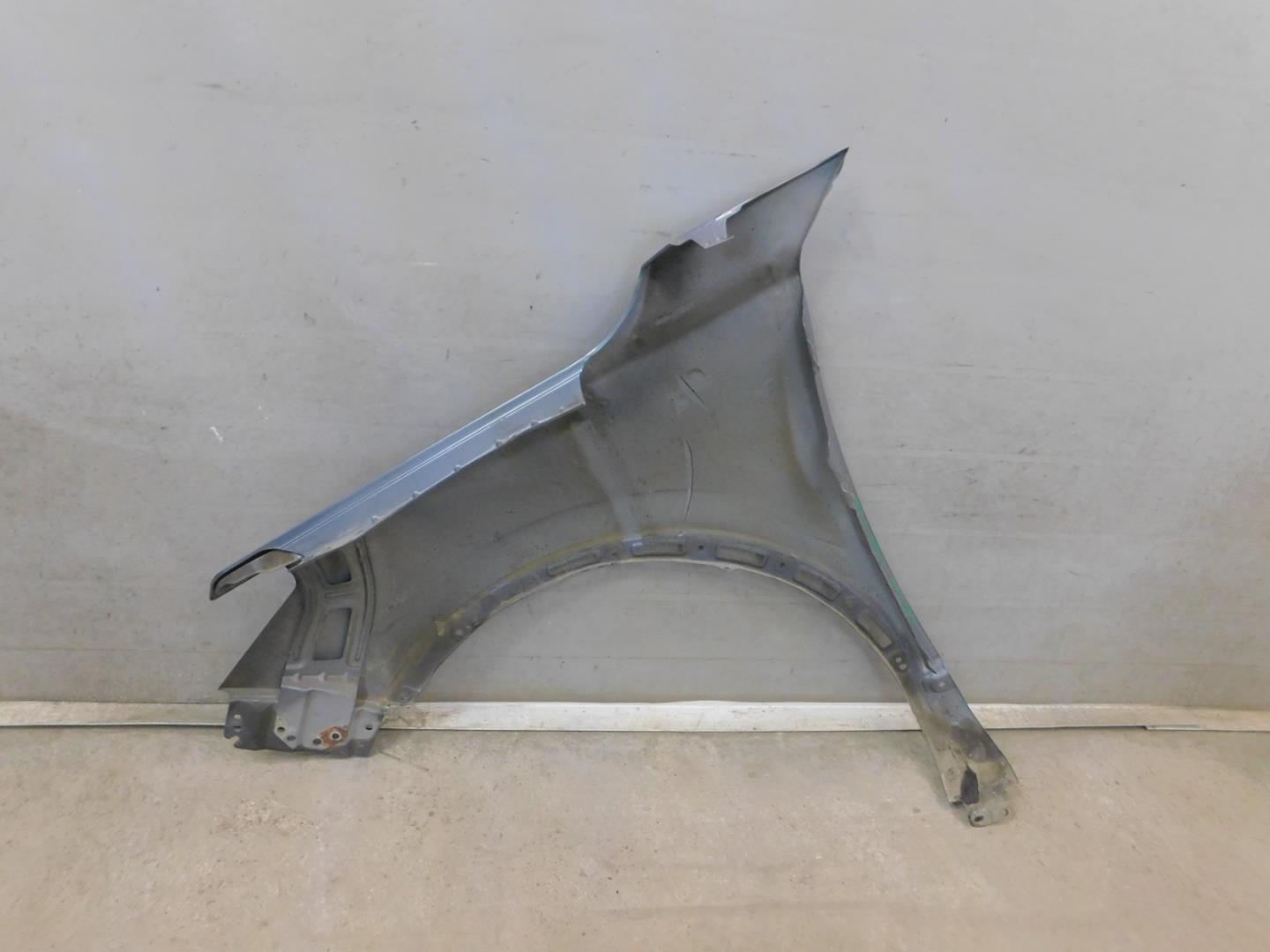 Крыло переднее правое