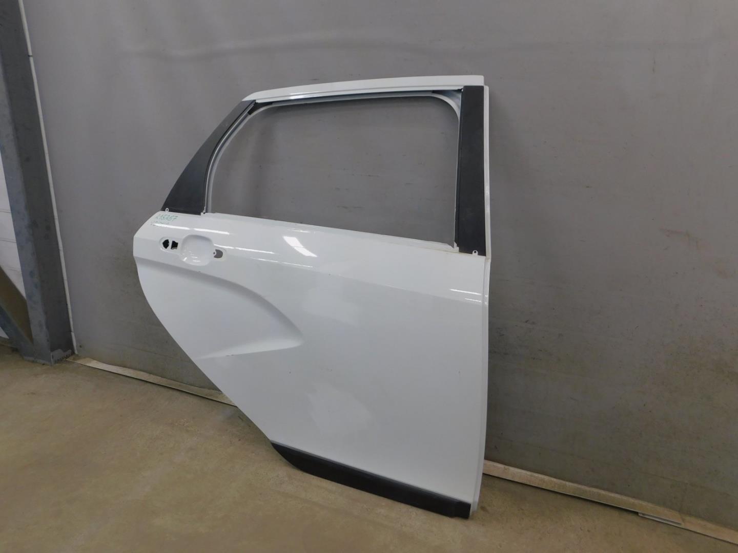 Дверь задняя правая