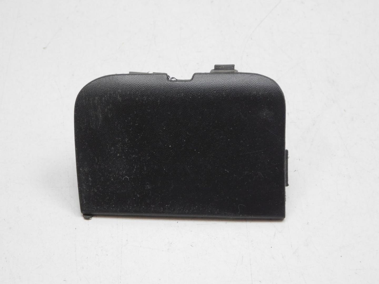 Заглушка буксировочного крюка