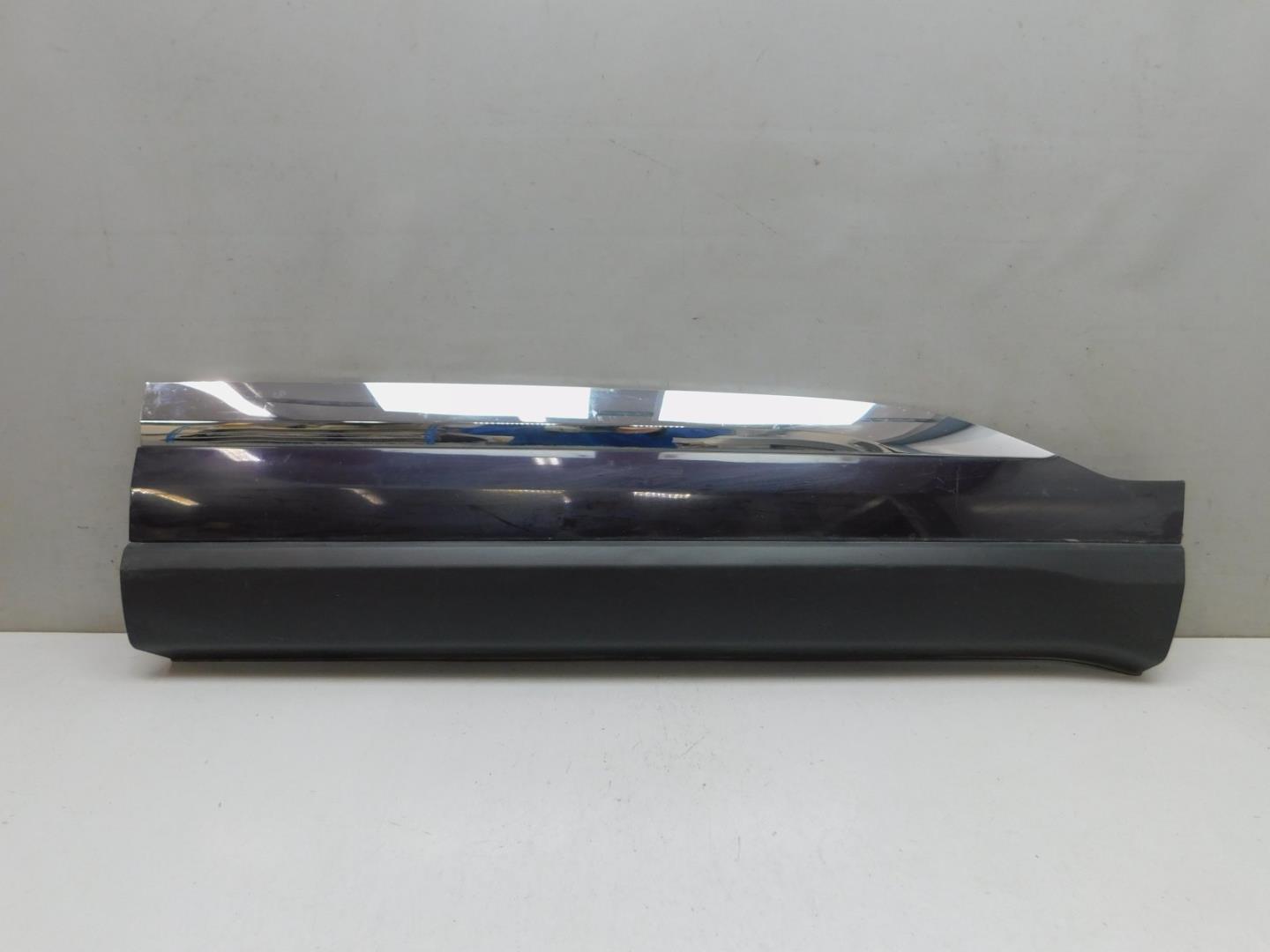 Накладка двери передней правой