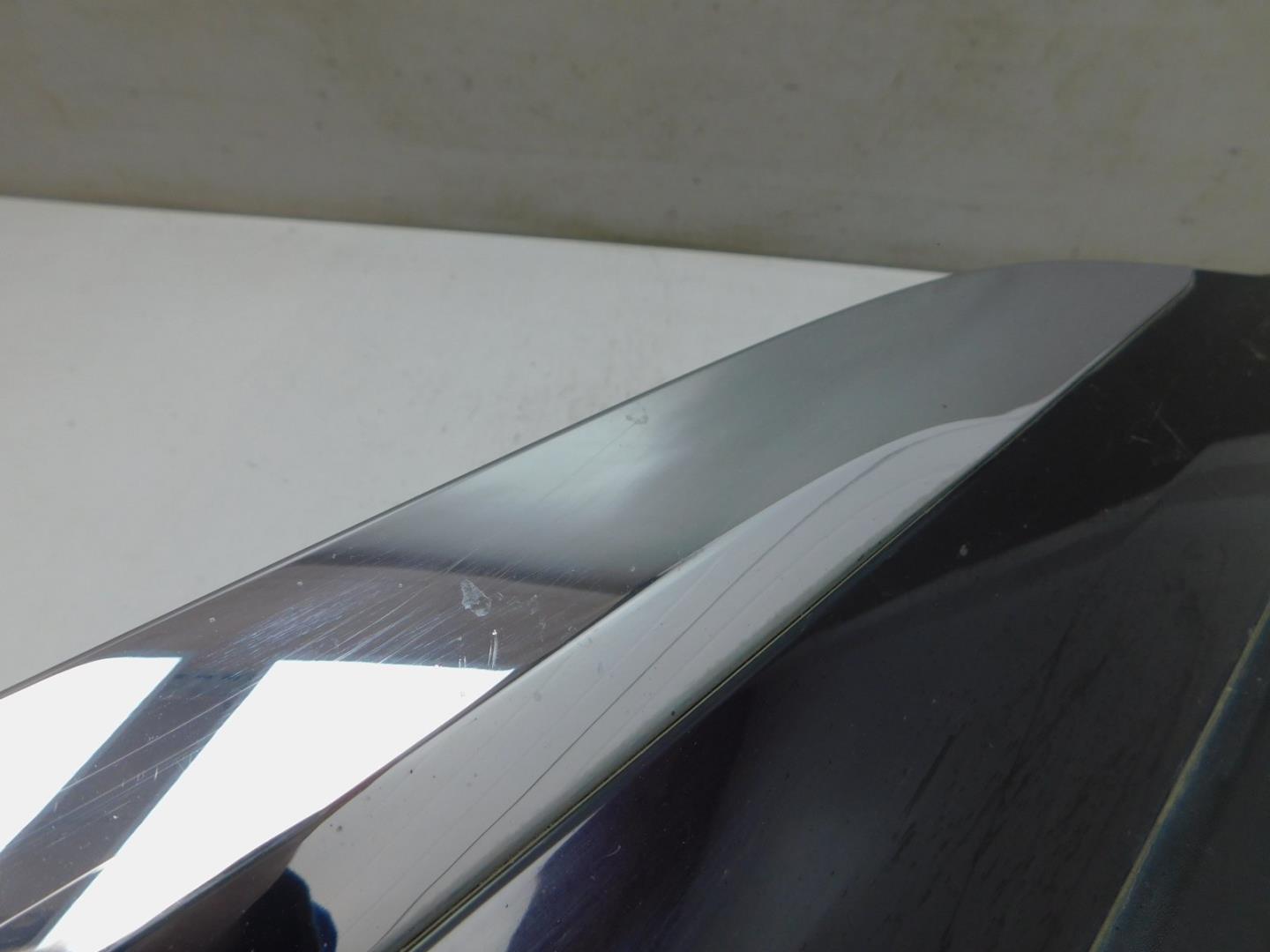 Накладка двери передней правой