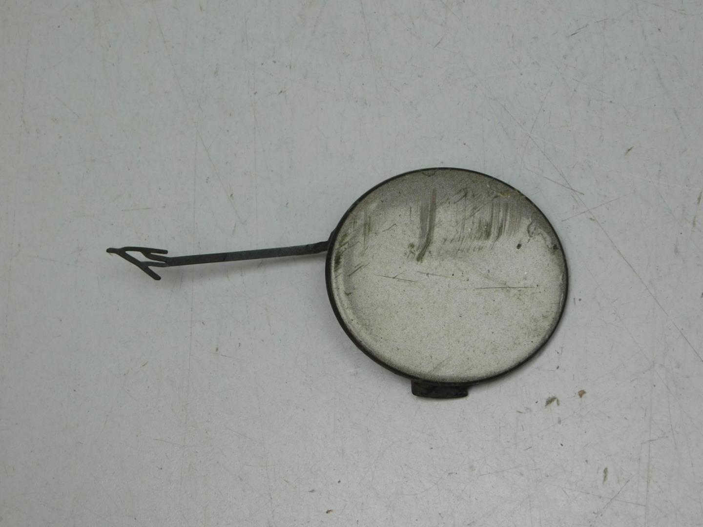 Заглушка буксировочного крюка