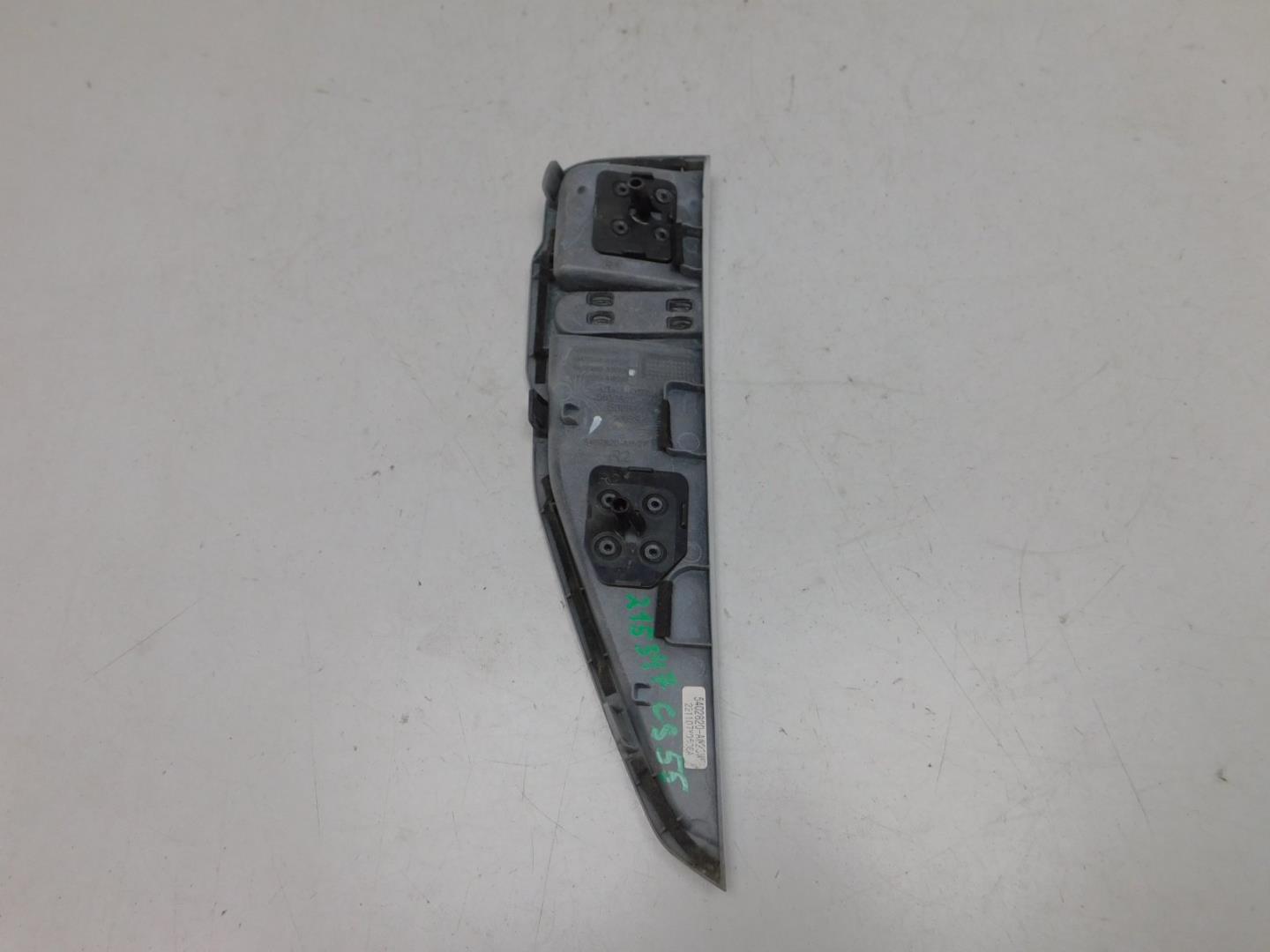 Накладка переднего крыла правого