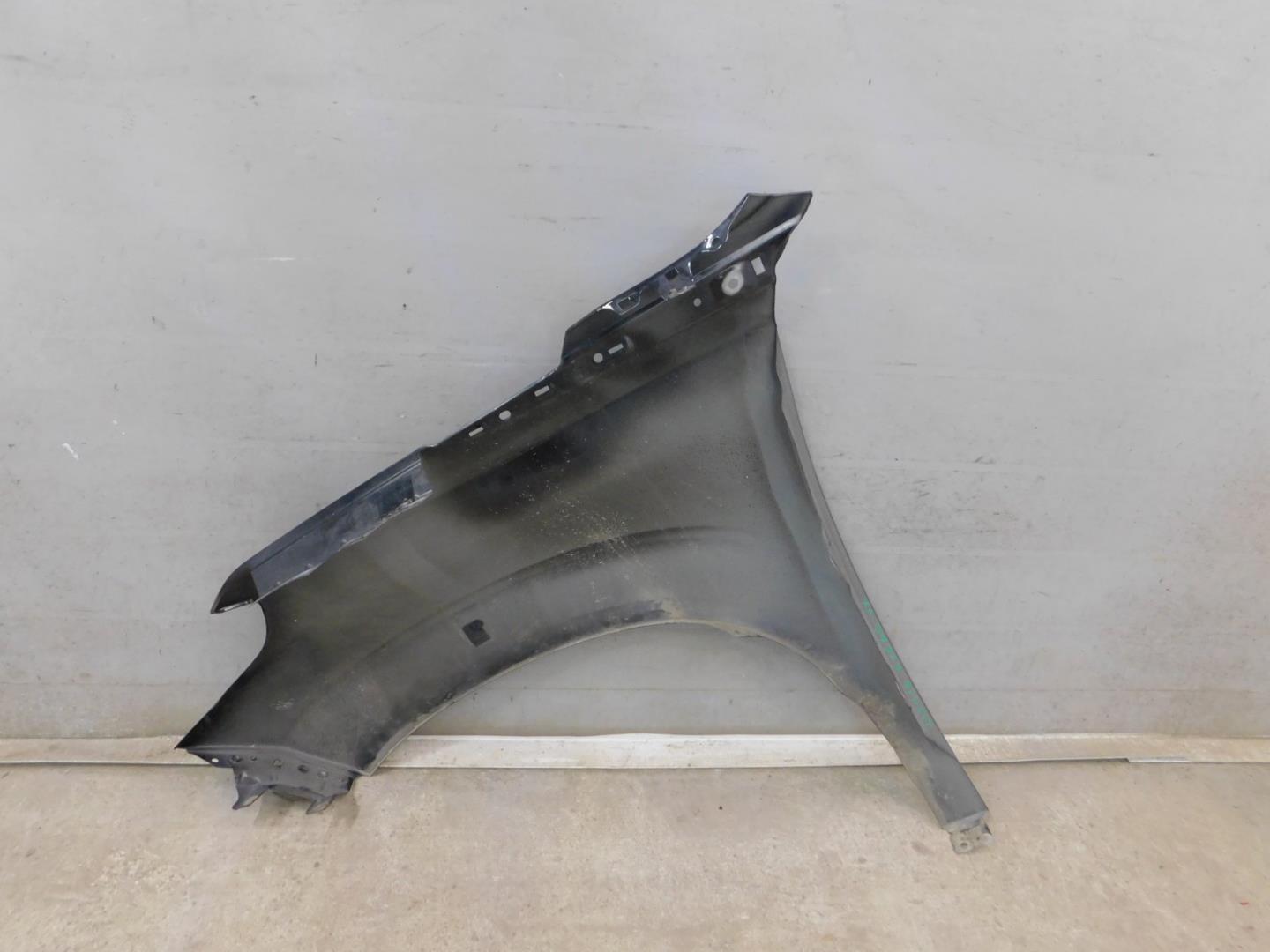 Крыло переднее правое