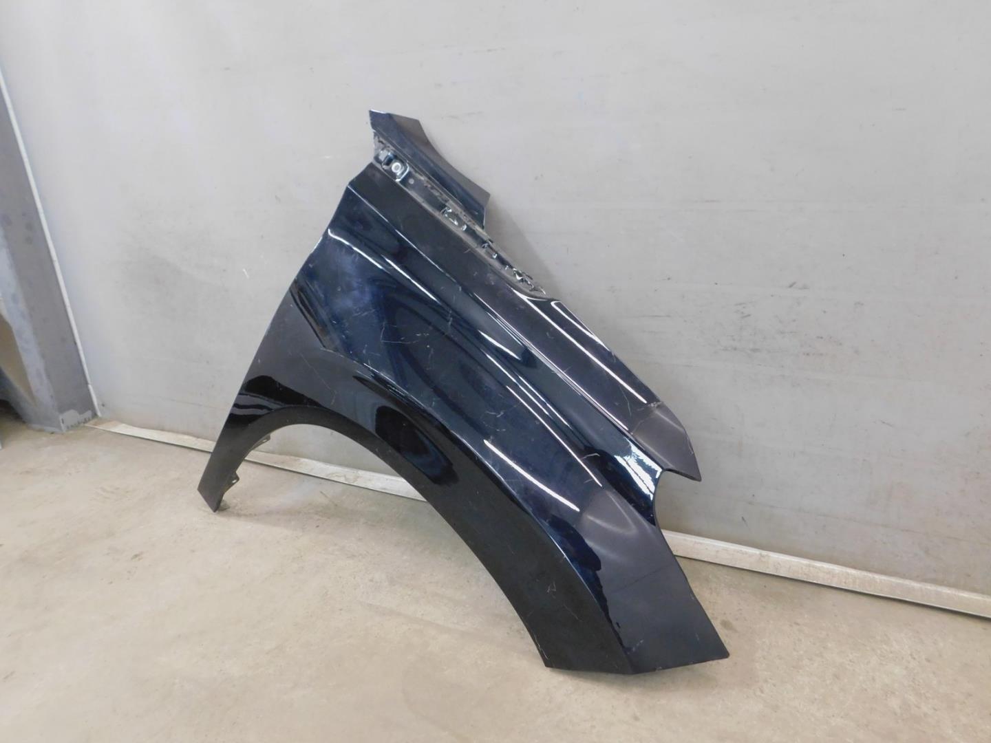 Крыло переднее правое