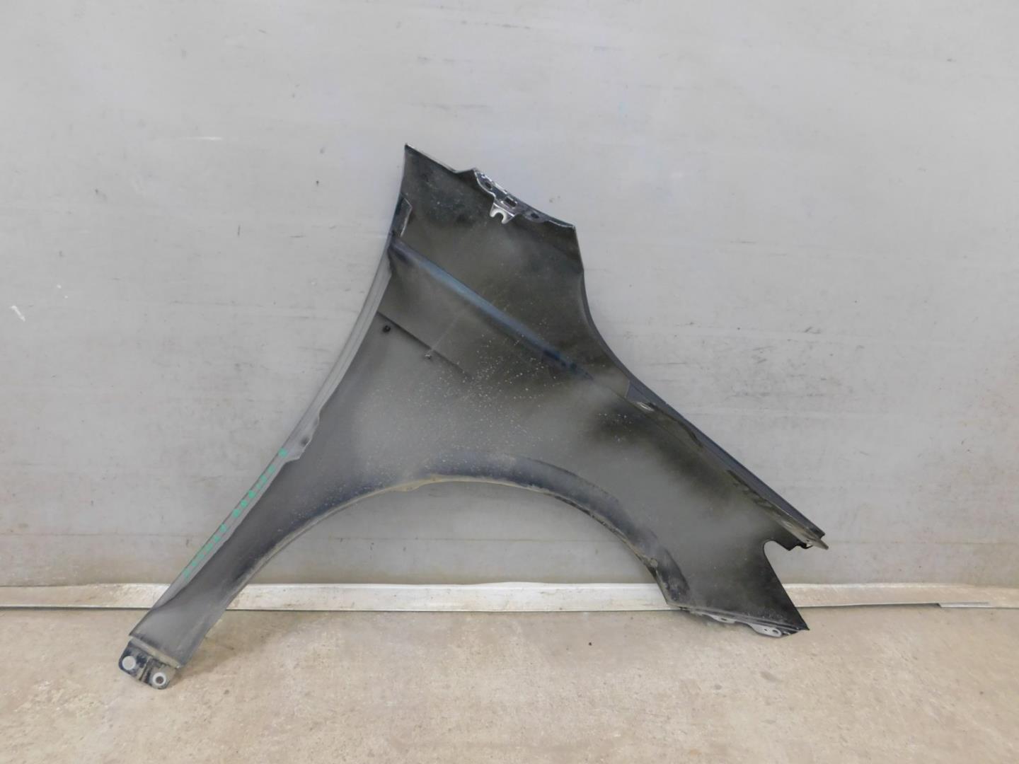 Крыло переднее левое